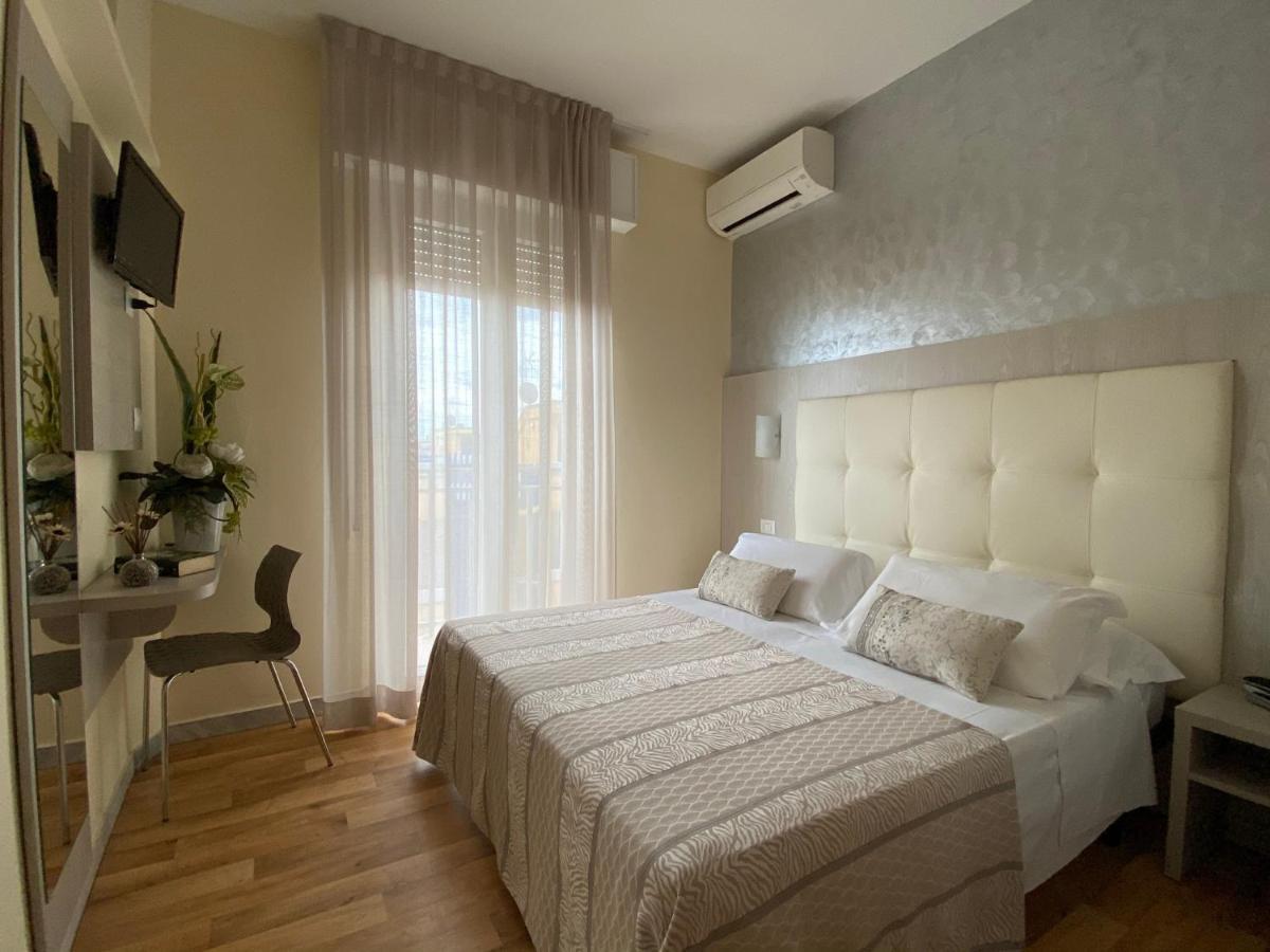Hotel Jumbo Римини Екстериор снимка
