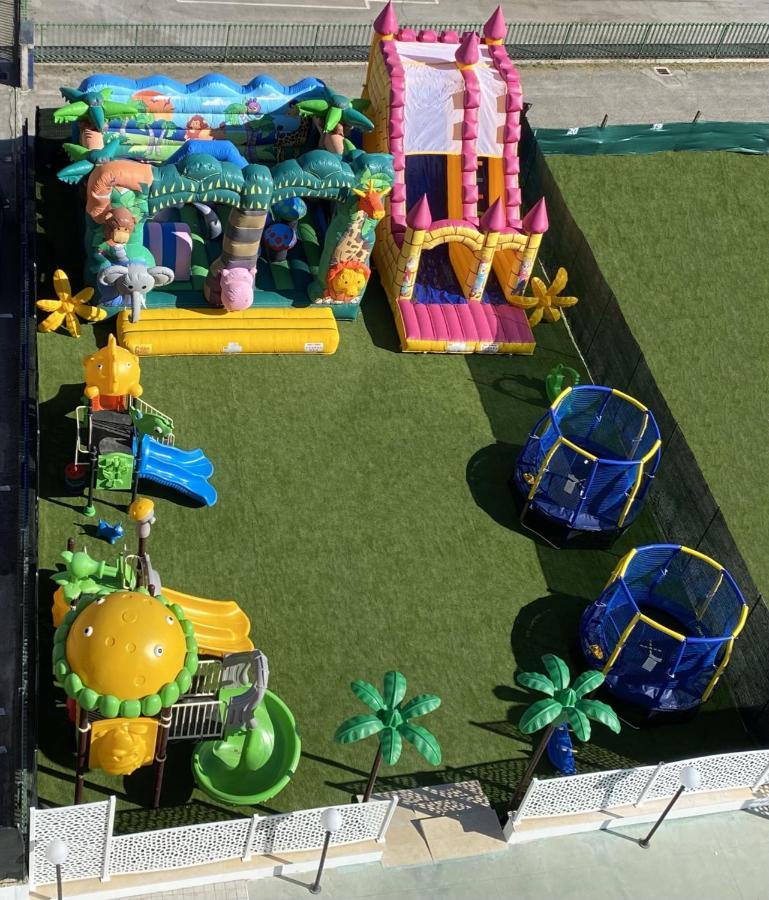 Hotel Jumbo Римини Екстериор снимка