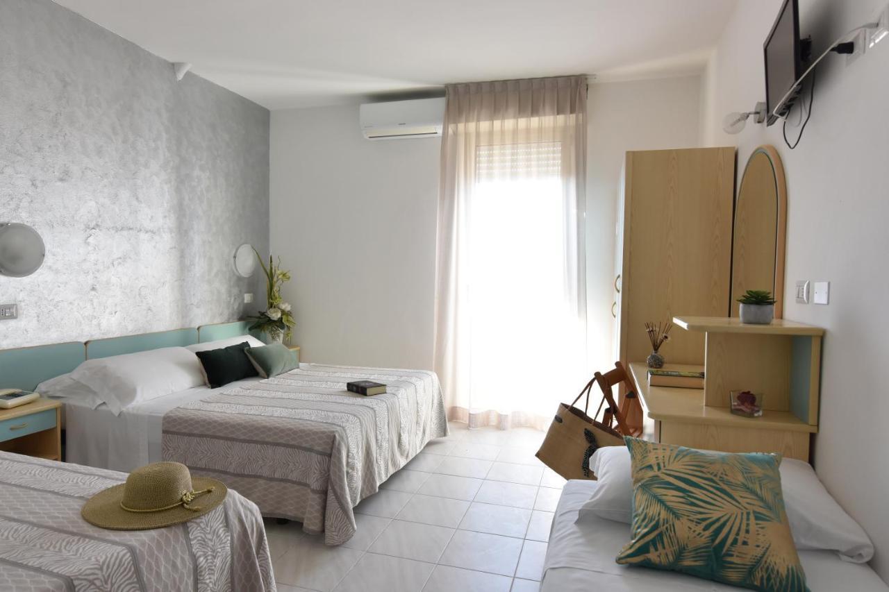 Hotel Jumbo Римини Екстериор снимка