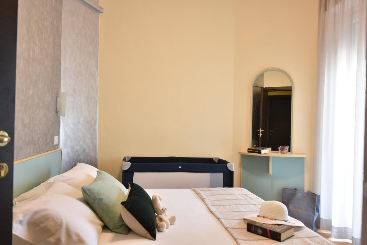 Hotel Jumbo Римини Екстериор снимка