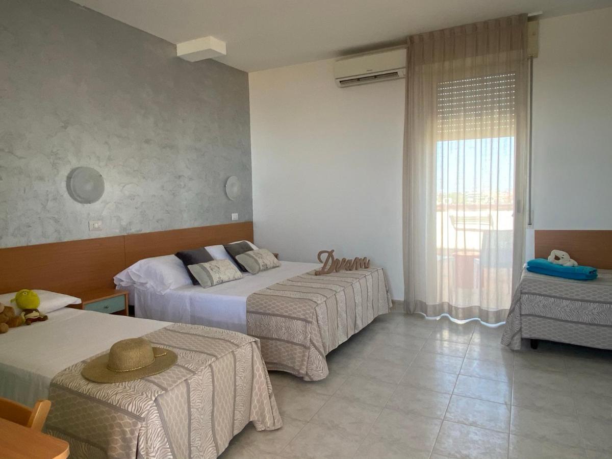 Hotel Jumbo Римини Екстериор снимка