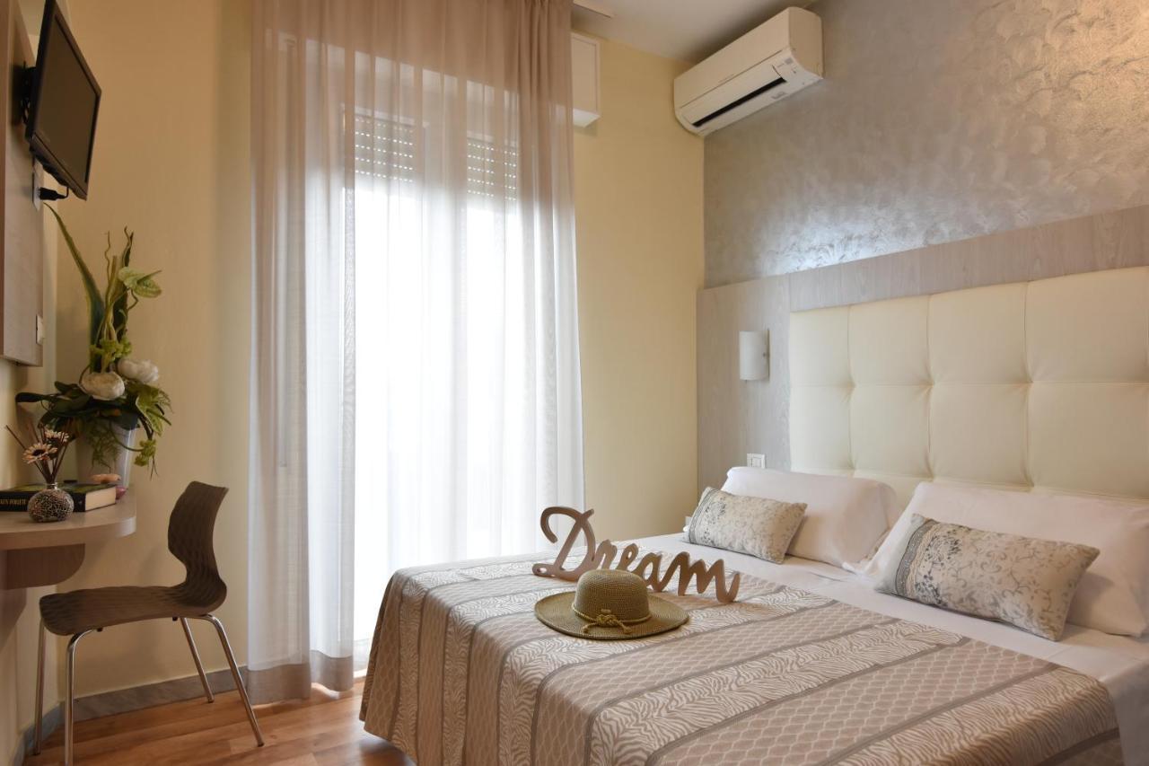 Hotel Jumbo Римини Екстериор снимка