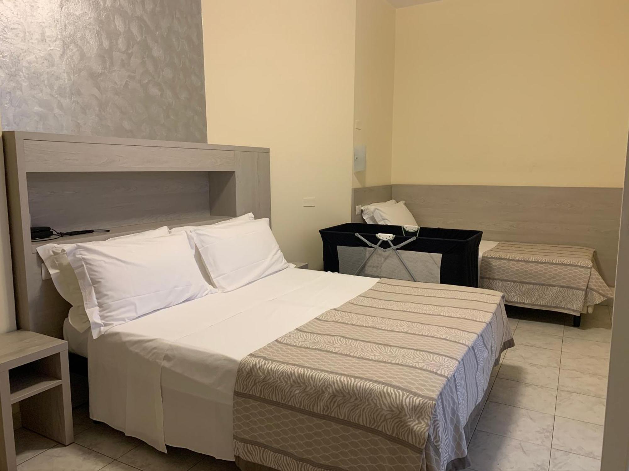 Hotel Jumbo Римини Екстериор снимка