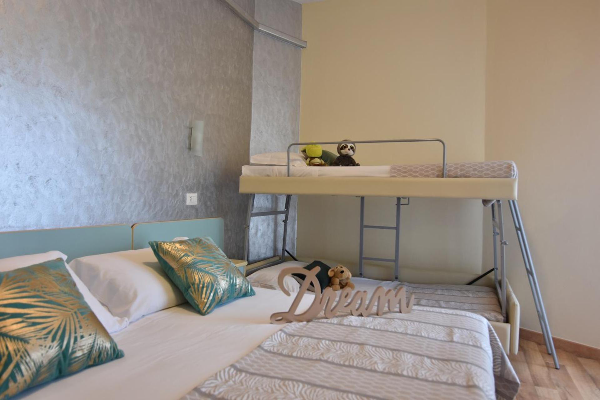 Hotel Jumbo Римини Екстериор снимка