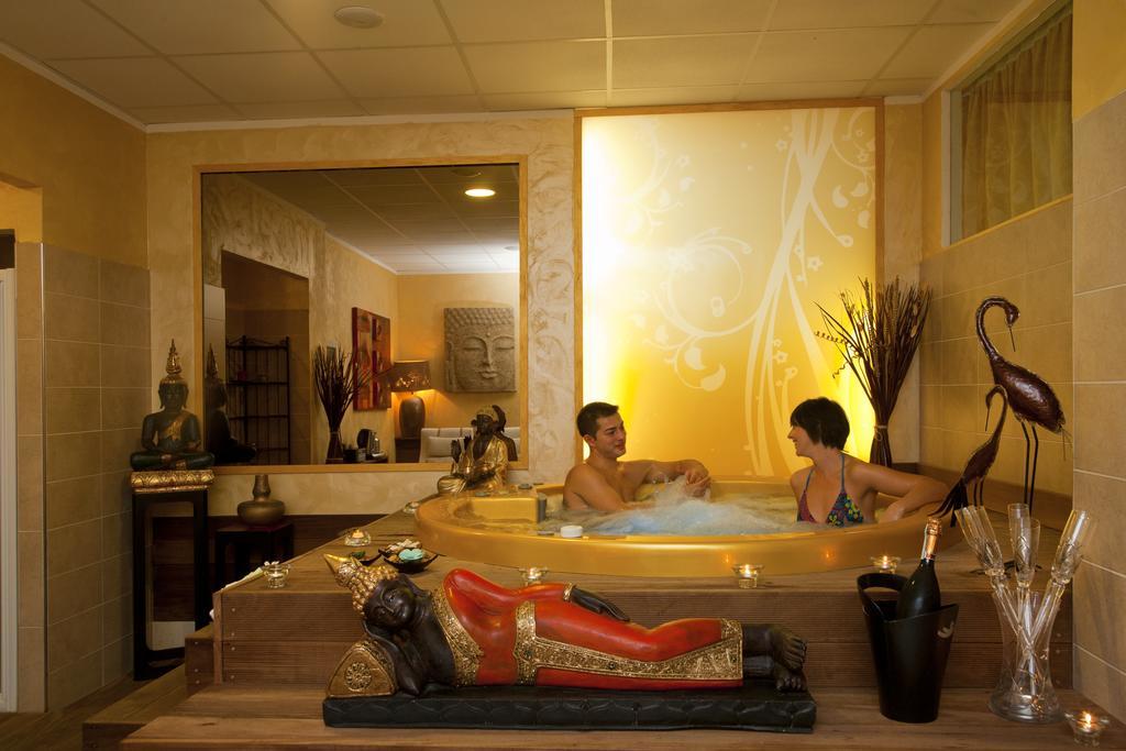 Hotel Jumbo Римини Екстериор снимка