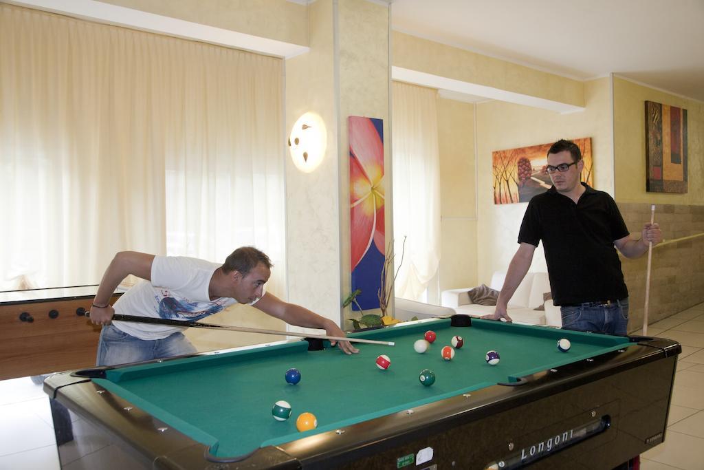Hotel Jumbo Римини Екстериор снимка