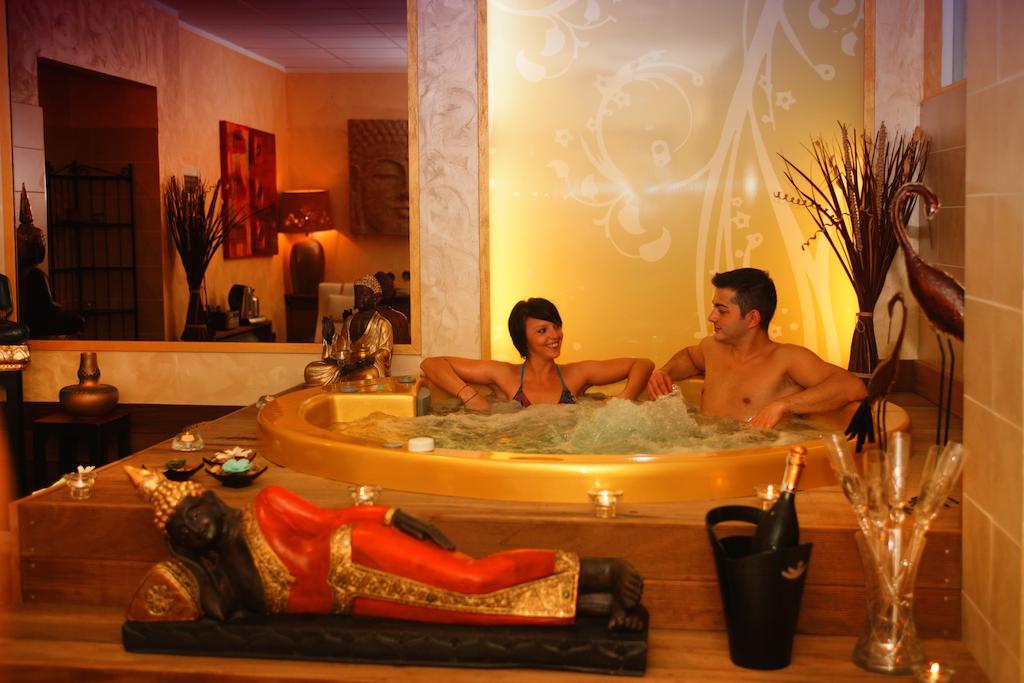 Hotel Jumbo Римини Екстериор снимка