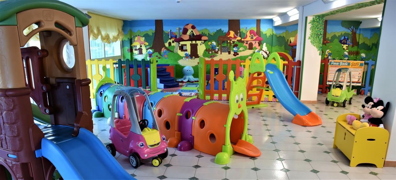 Hotel Jumbo Римини Екстериор снимка