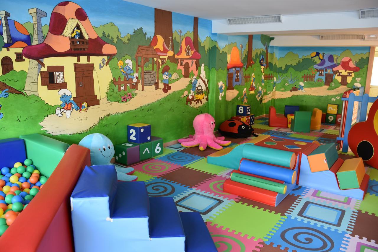 Hotel Jumbo Римини Екстериор снимка