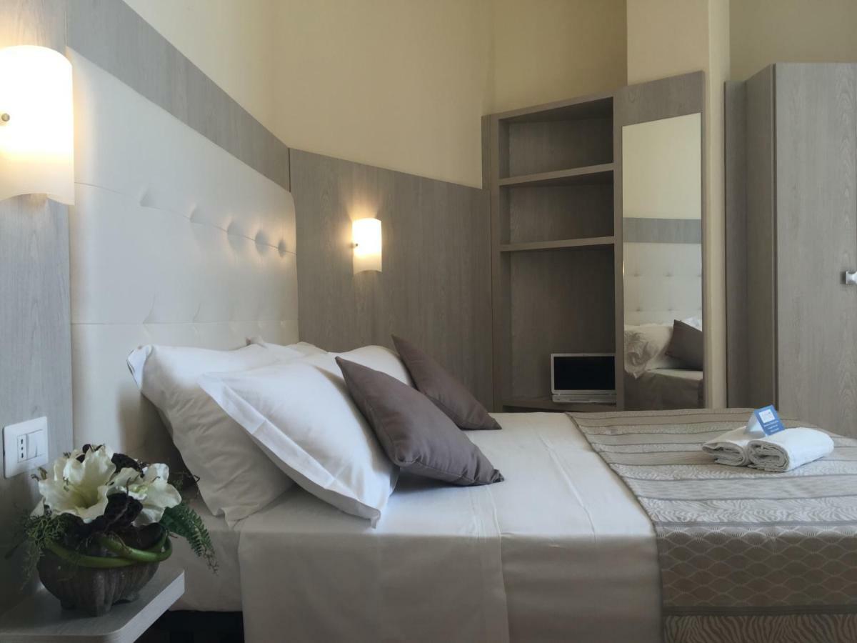 Hotel Jumbo Римини Екстериор снимка