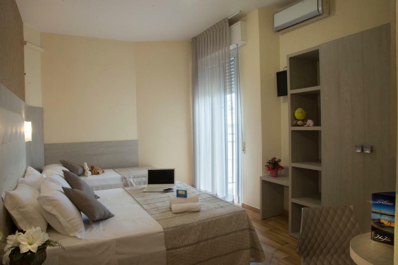 Hotel Jumbo Римини Екстериор снимка